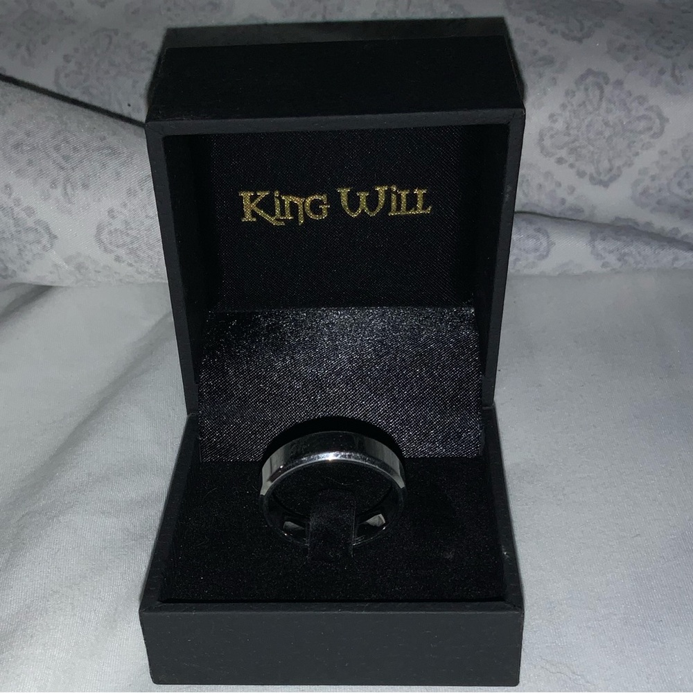 Kings Will ring with “I love you” inscription